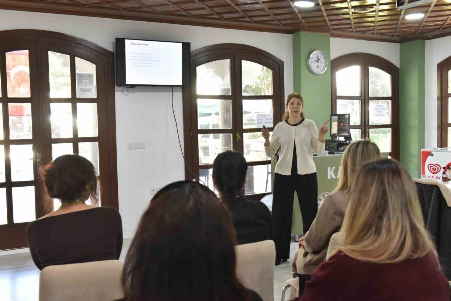 Zübeyde Hanım Kadın Eğitim Ve Sosyal Tesisi’nde Kadın Sağlığı Konuşuldu