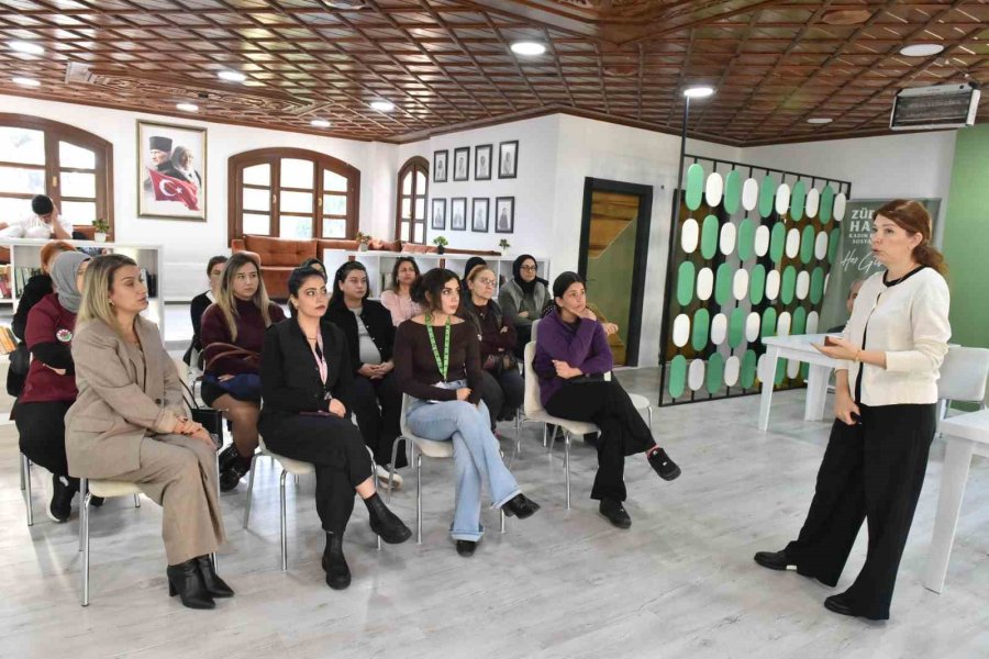 Zübeyde Hanım Kadın Eğitim Ve Sosyal Tesisi’nde Kadın Sağlığı Konuşuldu