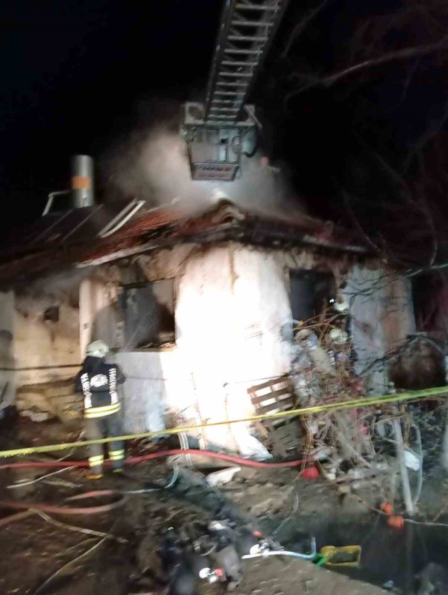 Konya’da Yangın Faciası: Oğlu Öldü, Anne Yaralı