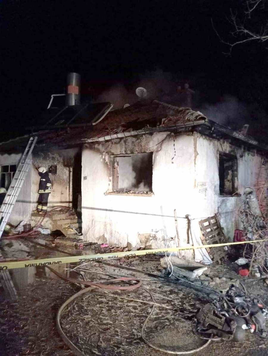 Konya’da Yangın Faciası: Oğlu Öldü, Anne Yaralı