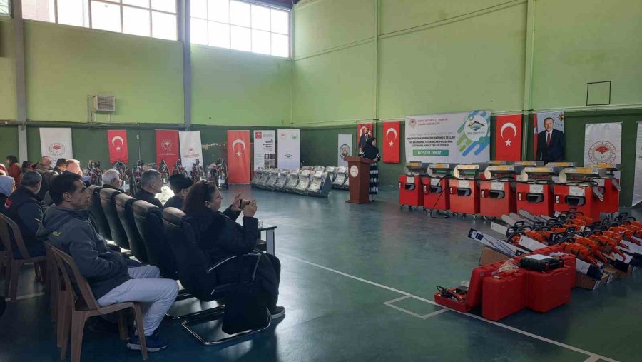 Bozkır’da Çiftçilere Makine Ve Ekipman Desteği