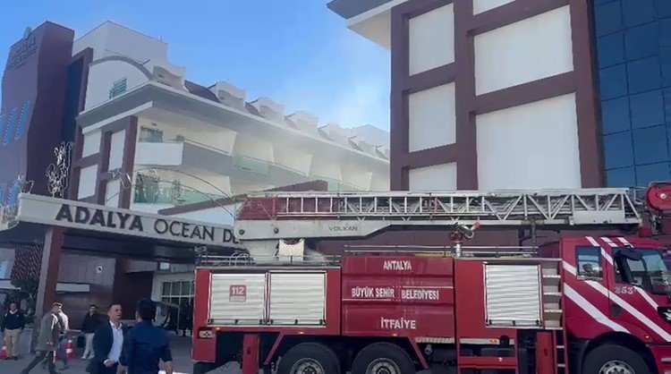Antalya’da 5 Yıldızlı Oteldeki Yangın Korkuttu