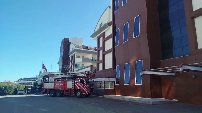 Antalya’da 5 Yıldızlı Oteldeki Yangın Korkuttu