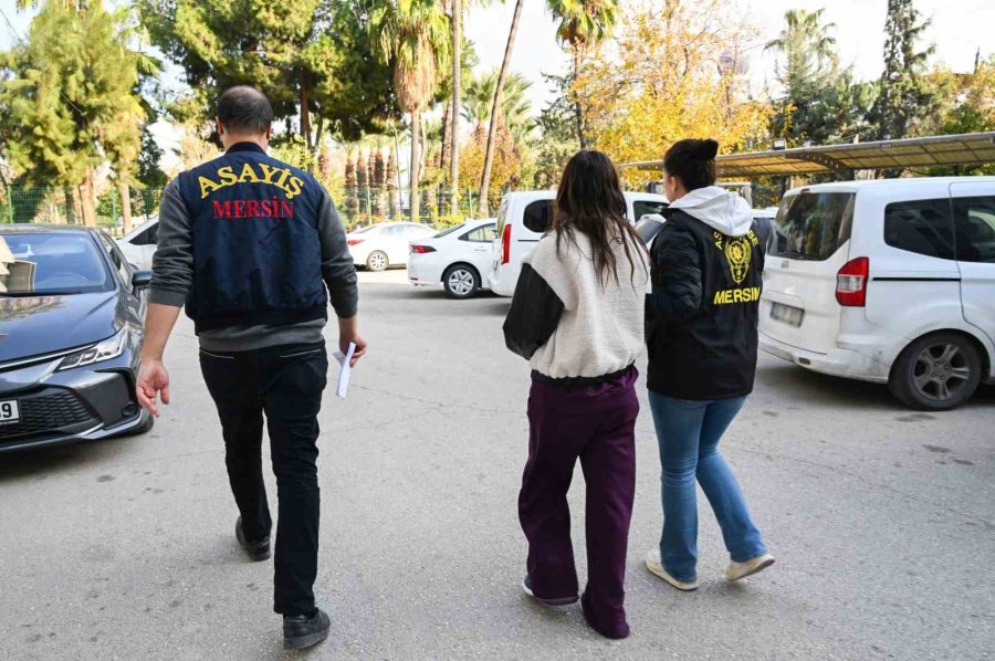 Evleri Soyan Hırsızlar Önce Kameraya Sonra Polise Yakalandı