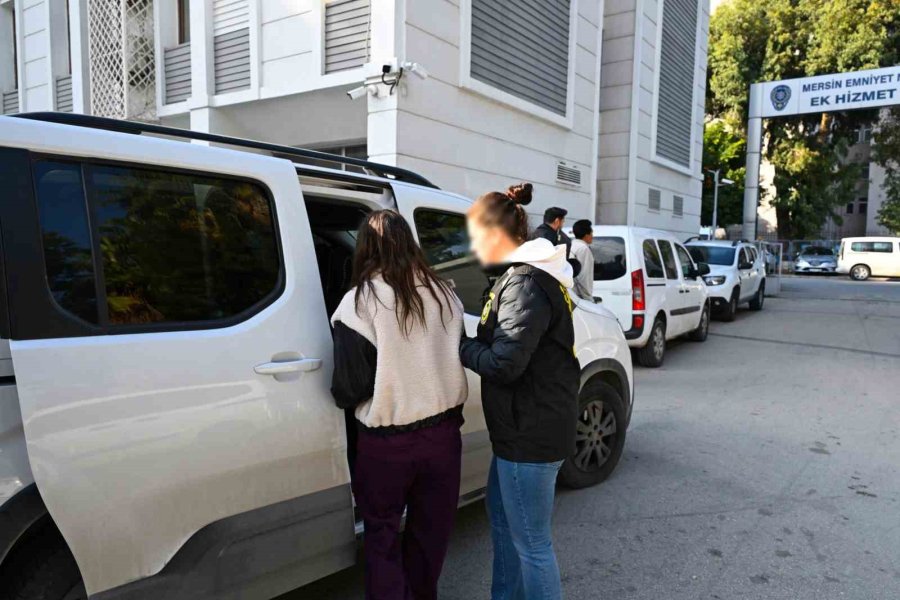 Evleri Soyan Hırsızlar Önce Kameraya Sonra Polise Yakalandı