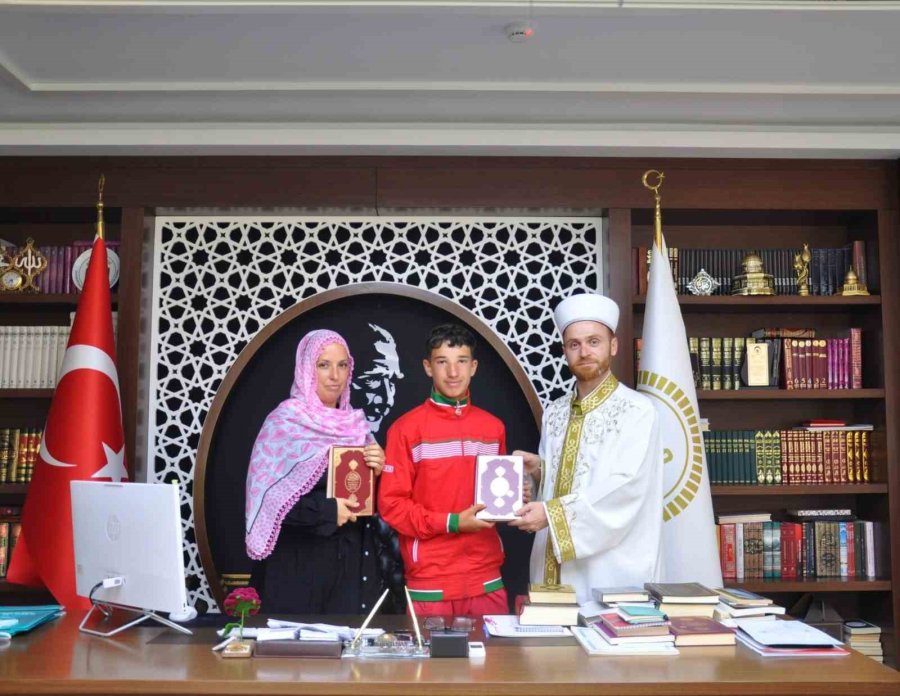 Alanya’da Farklı Ülkelerden 20 Kişi İslamiyet’i Seçti