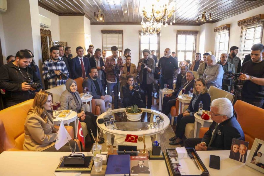 Başkan Vekili Özdemir: "finike’nin İhtiyaçları Doğrultusunda Çalışmalarımızı Yapıyoruz"