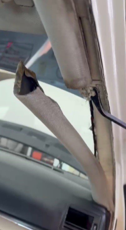 Hava Yastıkları Silikonlu, 11 Değişik Parçayla Toplanan Otomobil Pes Dedirtti