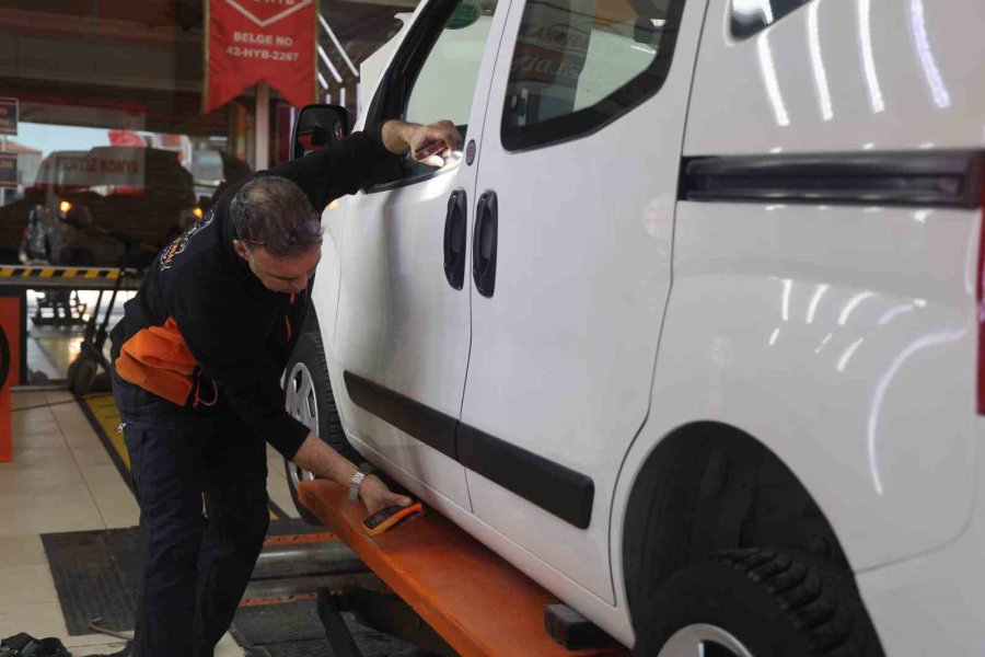 Hava Yastıkları Silikonlu, 11 Değişik Parçayla Toplanan Otomobil Pes Dedirtti