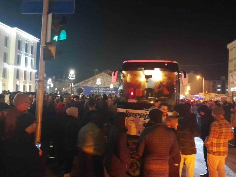 Karapınar’da Umre Yolcuları Dualarla Uğurlandı