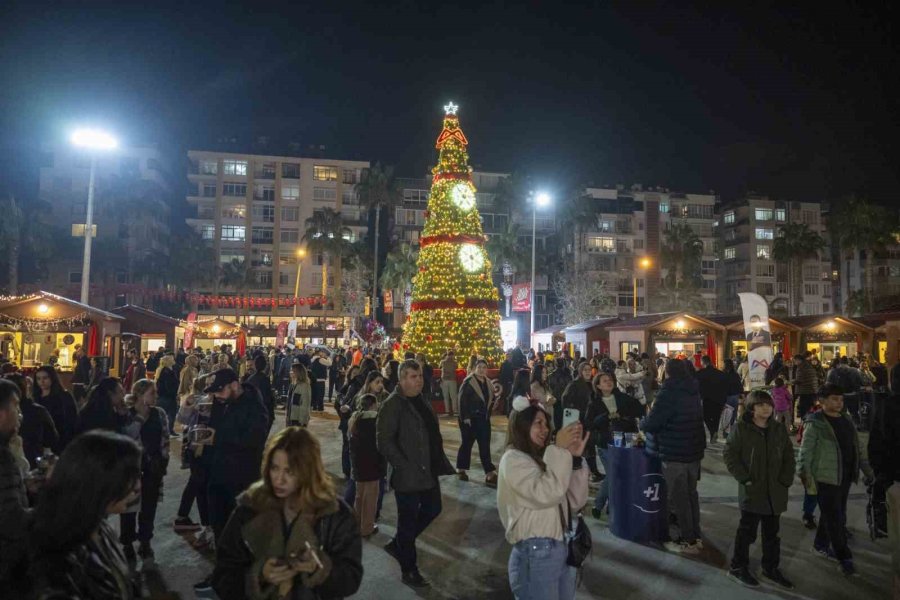 Mersin’de Yılbaşı Pazarı Işıl Işıl Coşkuyla Kapılarını Açtı
