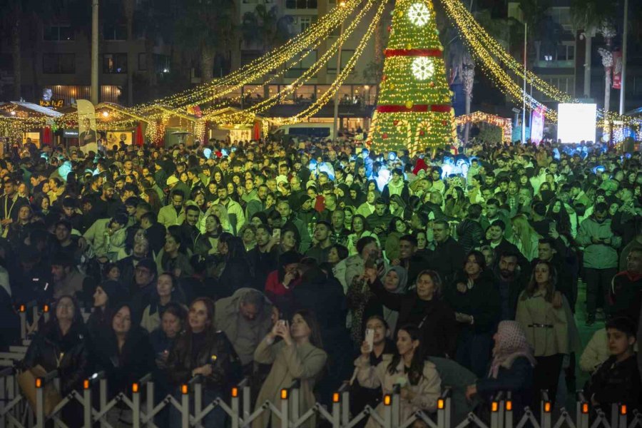 Mersin’de Yılbaşı Pazarı Işıl Işıl Coşkuyla Kapılarını Açtı
