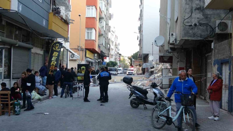 Bina Yıkımı Sırasında Bitişik Bina Zarar Gördü, Facia Ucuz Atlatıldı