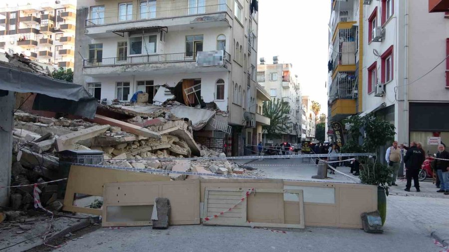 Bina Yıkımı Sırasında Bitişik Bina Zarar Gördü, Facia Ucuz Atlatıldı