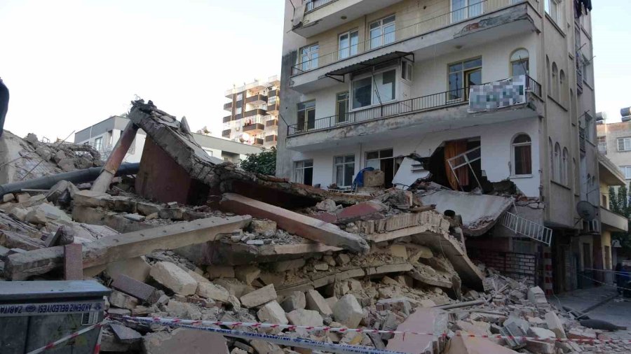 Bina Yıkımı Sırasında Bitişik Bina Zarar Gördü, Facia Ucuz Atlatıldı