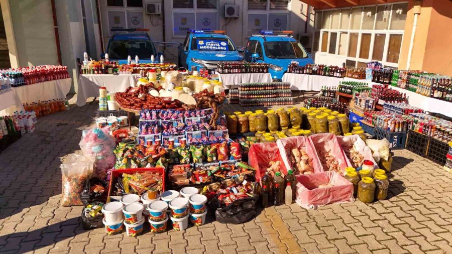 Tarsus’ta Halk Sağlığını Tehdit Eden On Binlerce Ürün Toplatıldı