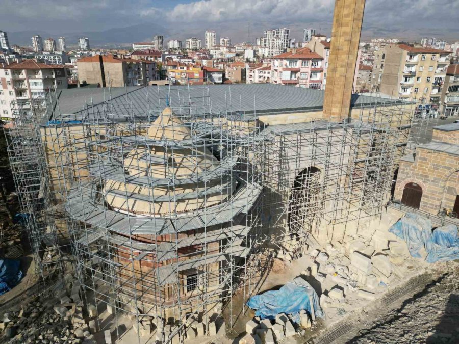 690 Yıllık Sungurbey Camii Aslına Uygun Olarak Restore Ediliyor