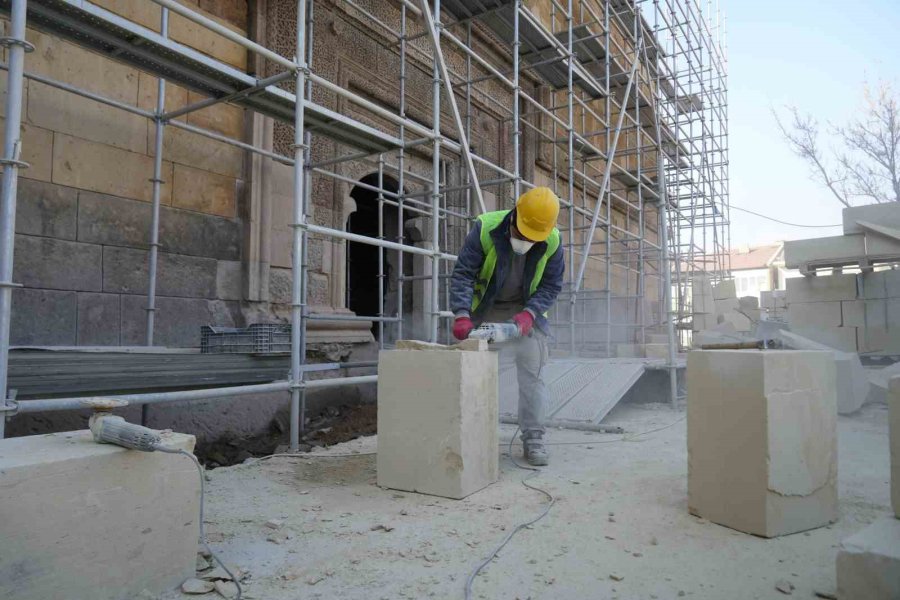 690 Yıllık Sungurbey Camii Aslına Uygun Olarak Restore Ediliyor