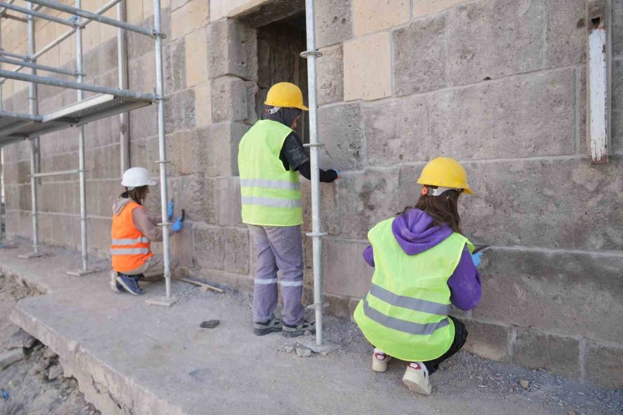 690 Yıllık Sungurbey Camii Aslına Uygun Olarak Restore Ediliyor