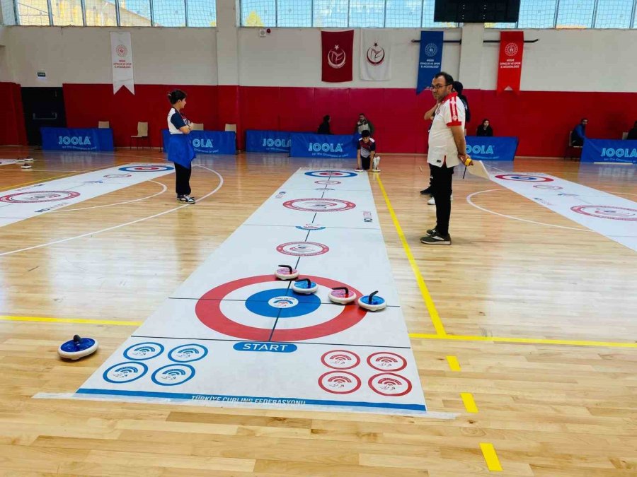 Niğde’de Okul Sporları Floor Curling Müsabakaları Tamamlandı
