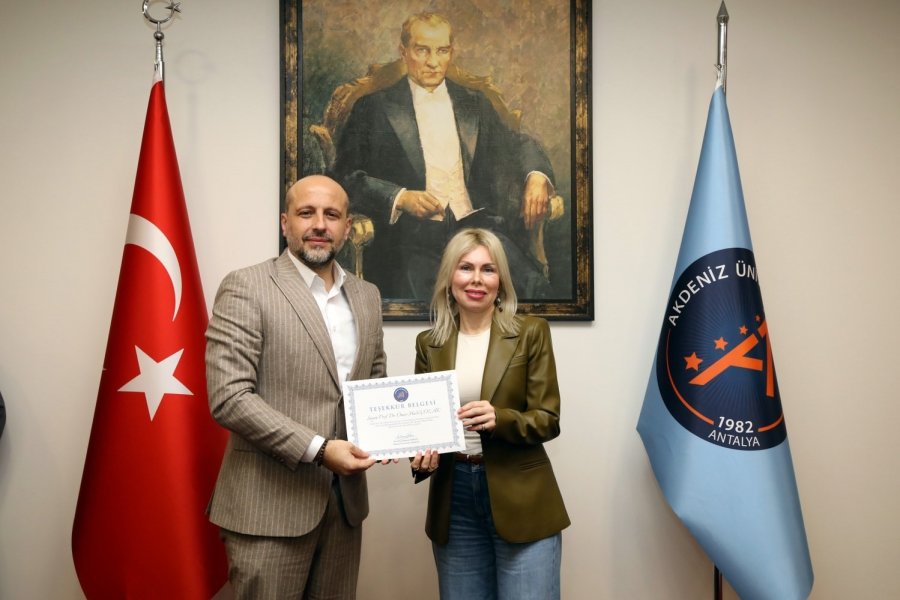 Akdeniz Üniversitesi’nde Başarılı Akademisyenler Ödüllendirildi