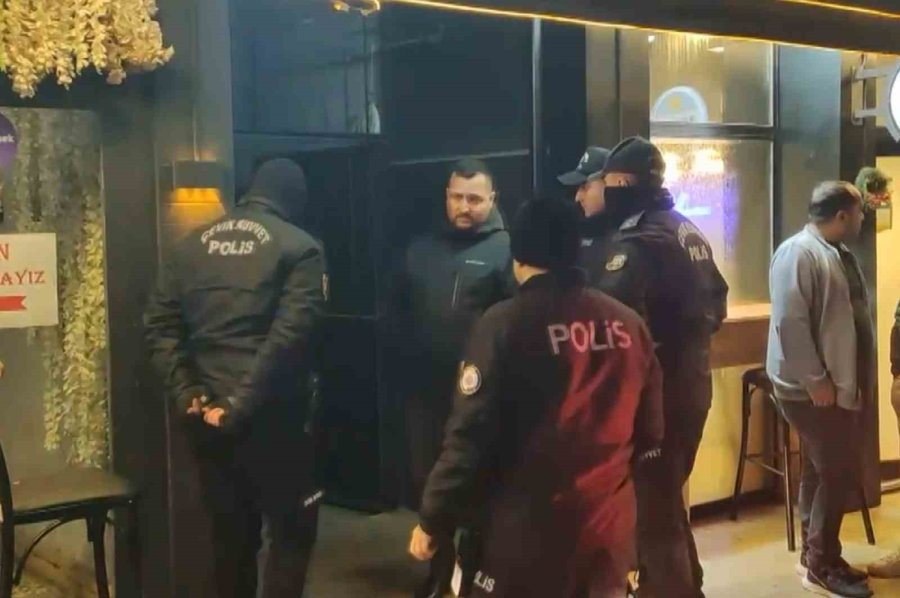 Üçüncü Kattan İkinci Katın Balkonuna Düşen Çocuk Ağır Yaralandı