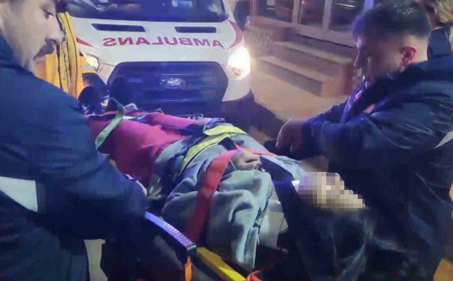 Üçüncü Kattan İkinci Katın Balkonuna Düşen Çocuk Ağır Yaralandı