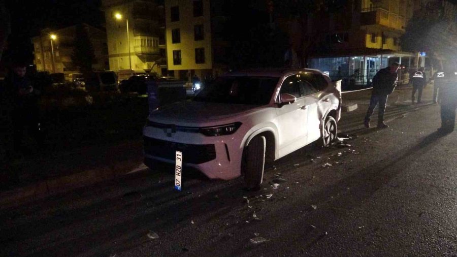 Park Halindeki Araçlara Çarptı, Pompalı Tüfek İle İşyeri Sahibini Yaraladı