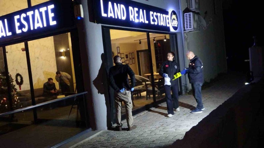 Park Halindeki Araçlara Çarptı, Pompalı Tüfek İle İşyeri Sahibini Yaraladı