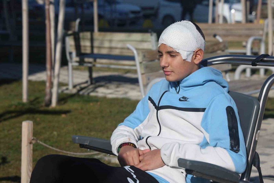 Akran Zorbalığına Maruz Kalan 13 Yaşındaki Çocuğun Kafatası Titanyum Parçalarıyla Yeniden Oluşturuldu