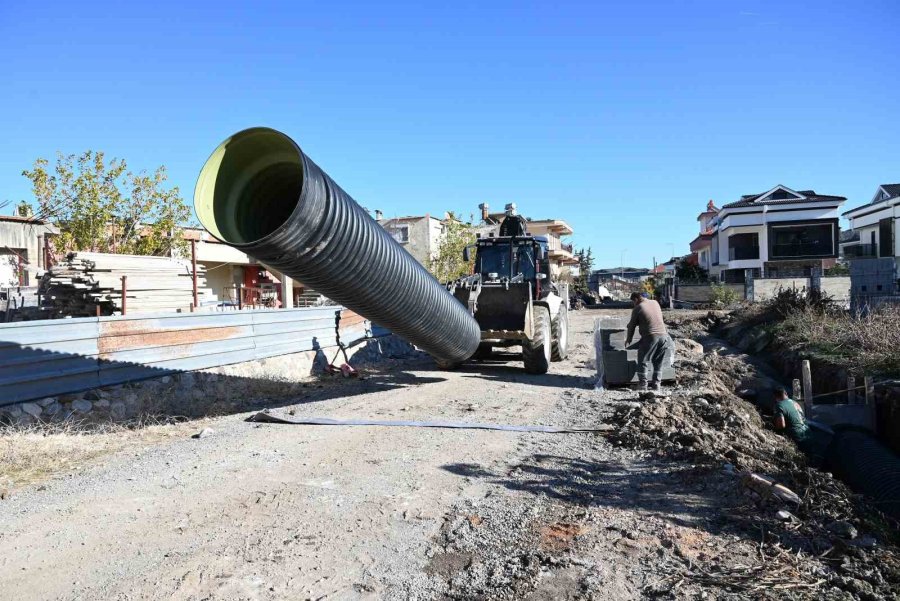 Kemer Kuzdere’de Yağmur Suyu Drenaj Hattı Çalışmaları