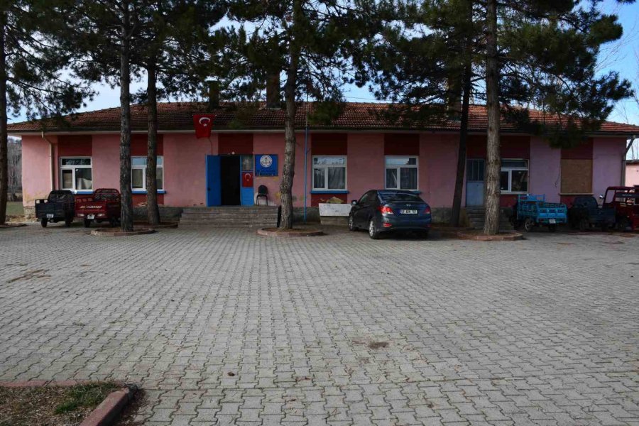 Akşehir’de Eski İlkokul Binası Dikiş Nakış Kursu Oldu