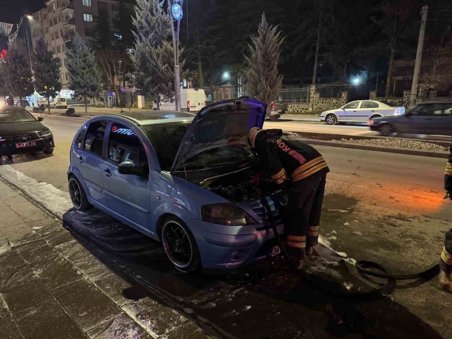 Ereğli’de Park Halindeki Otomobilde Yangın Çıktı
