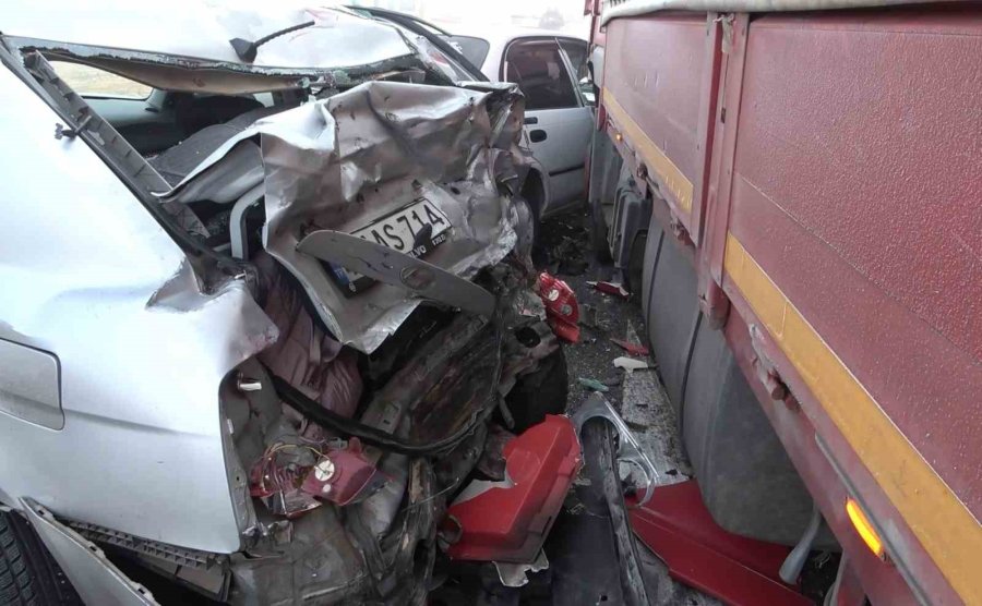 Aksaray’da 5 Araçlı Zincirleme ’sis’ Kazası: 1 Yaralı
