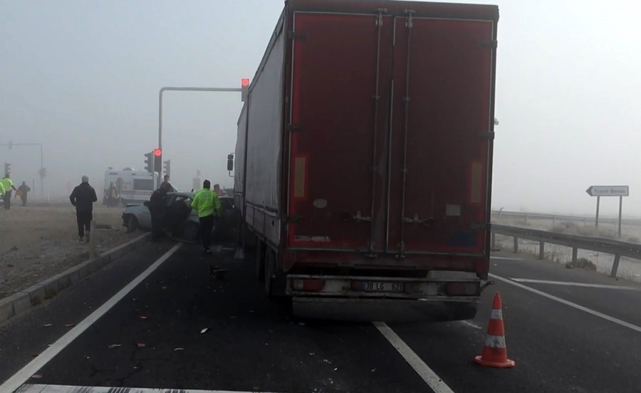 Aksaray’da 5 Araçlı Zincirleme ’sis’ Kazası: 1 Yaralı