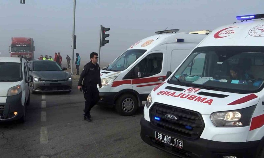 Aksaray’da 5 Araçlı Zincirleme ’sis’ Kazası: 1 Yaralı