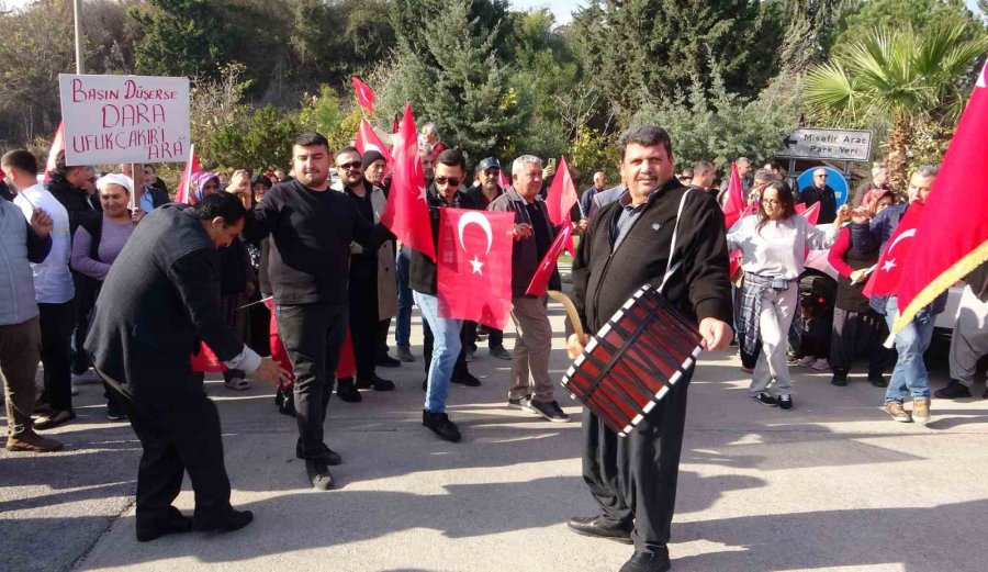 Chp’den İstifa Eden Çakır Memleketi Mersin’de Coşkuyla Karşılandı