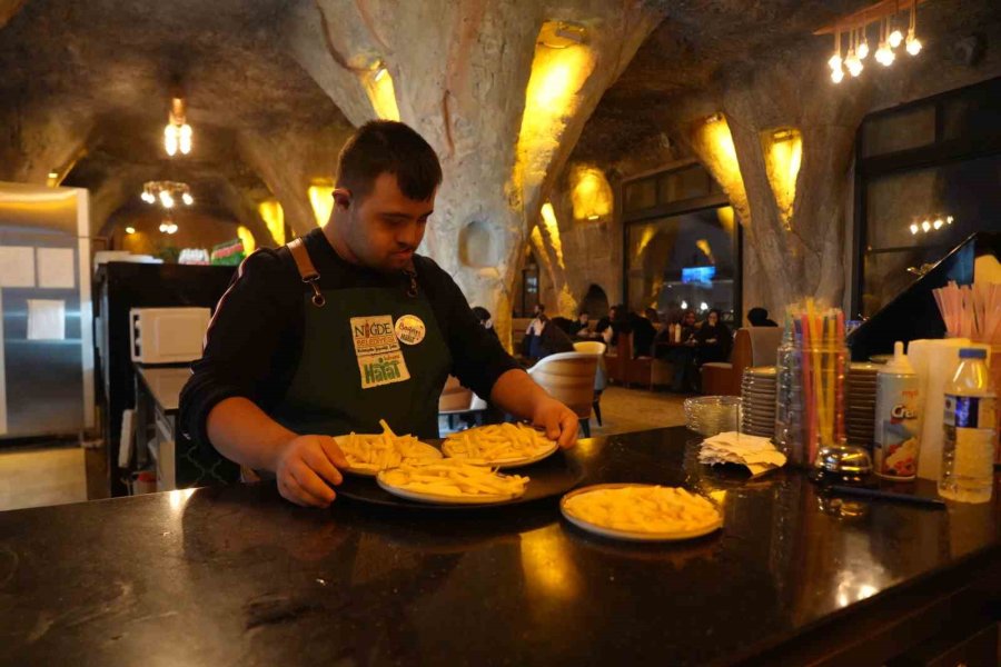 Bu Kafede Sonsuz Sevgi Var