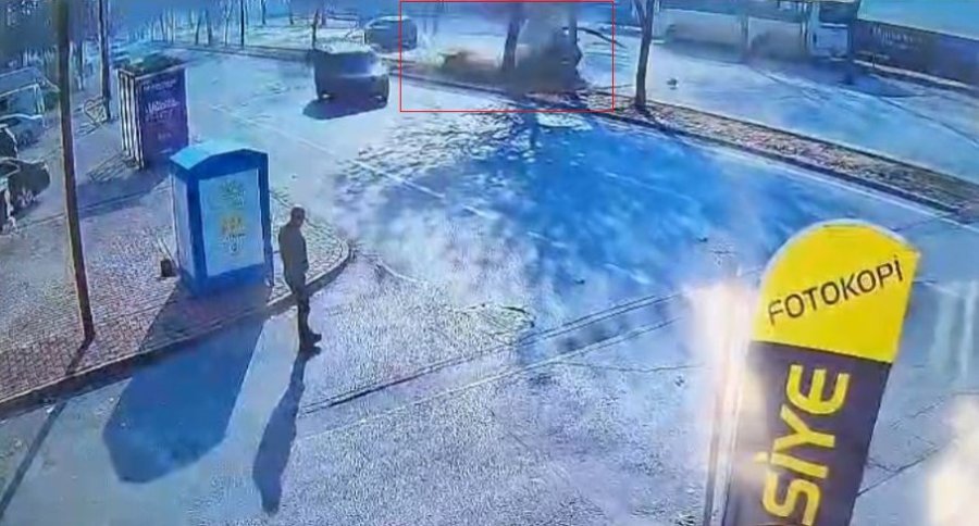 Makas Atan Otomobil Ağaca Çarpıp Takla Attı: 1 Ölü