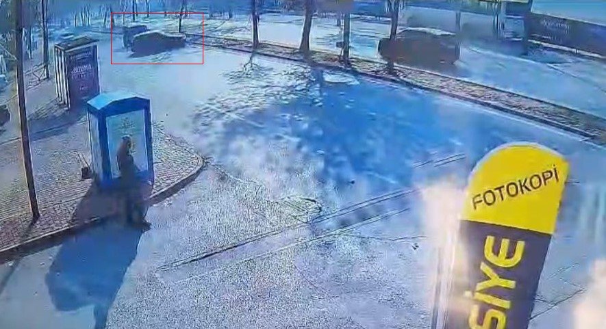 Makas Atan Otomobil Ağaca Çarpıp Takla Attı: 1 Ölü