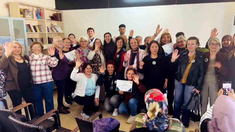 Muratpaşa’da 60 Yaş Üstüne Sağlıklı Yaşam Rozeti