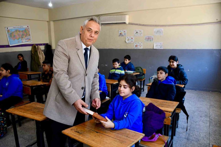 Öğrencilere Kur’an-ı Kerim Hediye Edildi