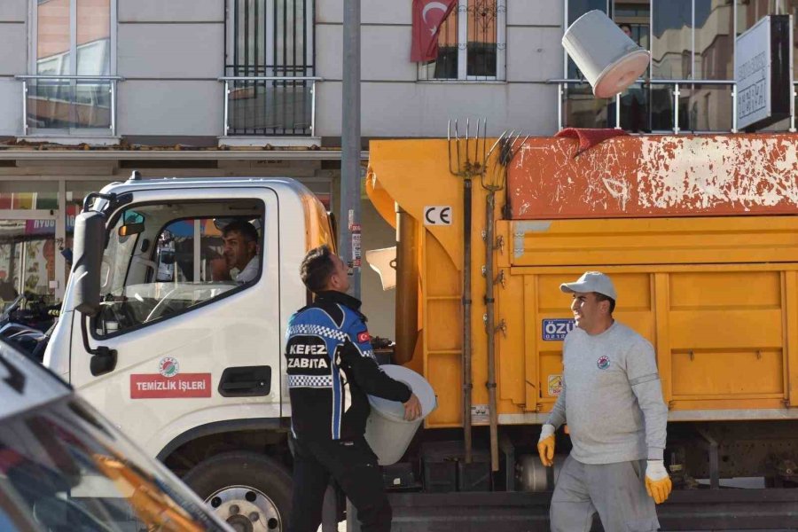 Kepez’de Yol Ve Kaldırımları İşgal Eden 18 İşletmeye Ceza