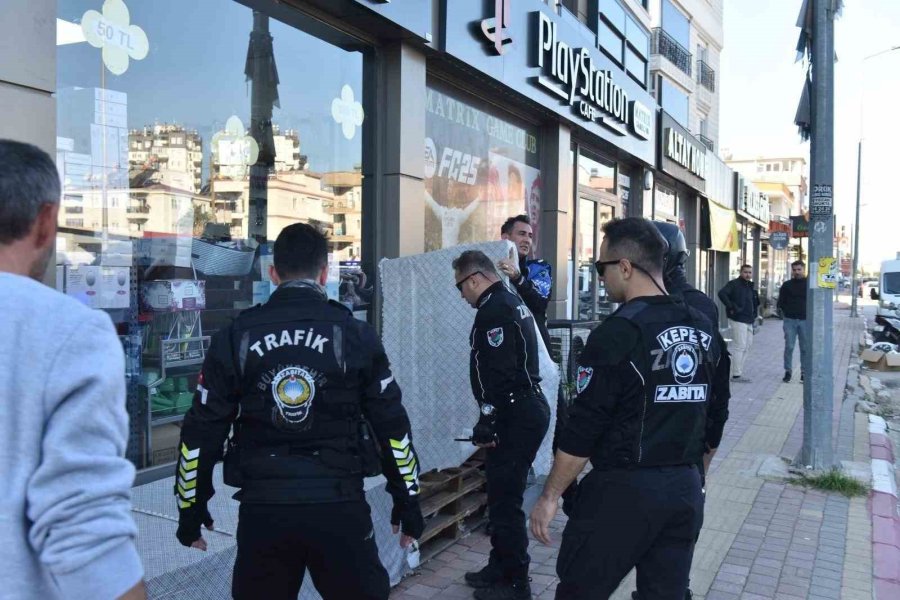 Kepez’de Yol Ve Kaldırımları İşgal Eden 18 İşletmeye Ceza