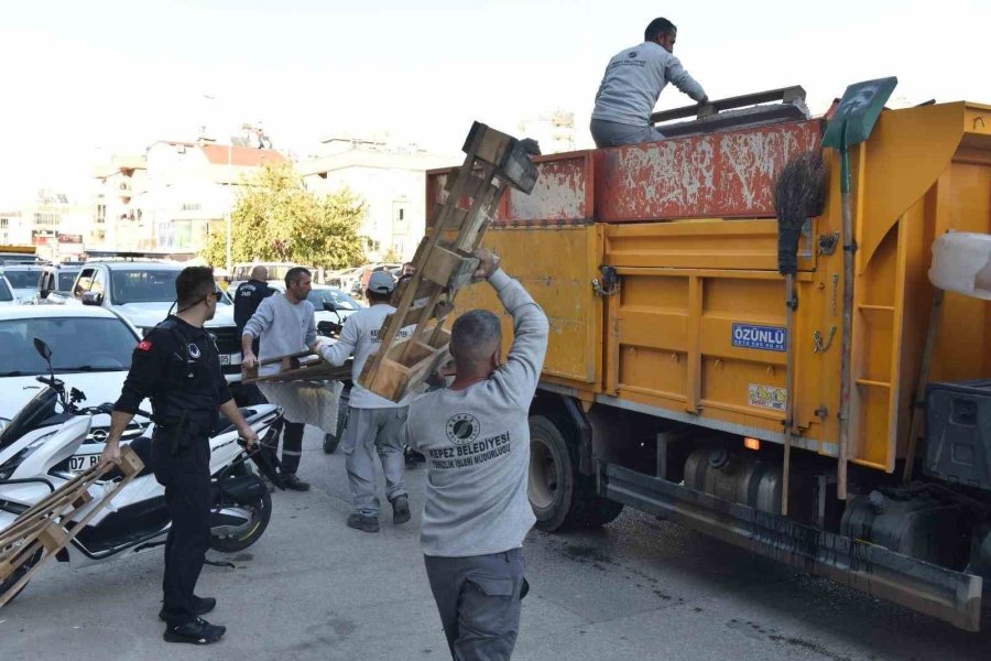 Kepez’de Yol Ve Kaldırımları İşgal Eden 18 İşletmeye Ceza
