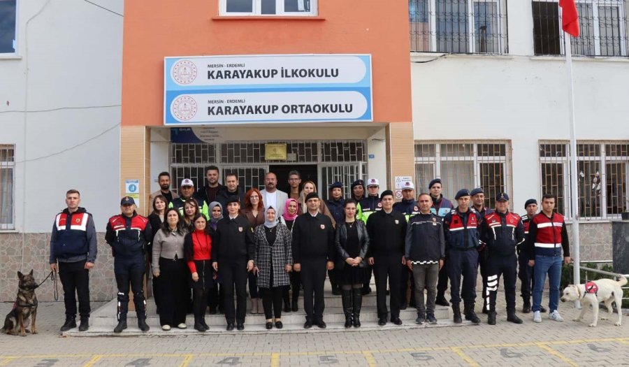 Jandarmadan Öğrencilere Trafik Ve Asayiş Eğitimi