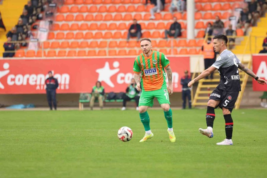 Trendyol Süper Lig: Corendon Alanyaspor: 1 - Fatih Karagümrük: 0 (ilk Yarı)