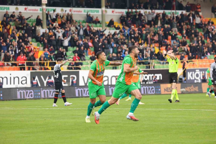 Trendyol Süper Lig: Corendon Alanyaspor: 1 - Fatih Karagümrük: 0 (ilk Yarı)