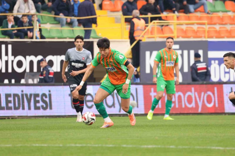 Trendyol Süper Lig: Corendon Alanyaspor: 1 - Fatih Karagümrük: 0 (ilk Yarı)