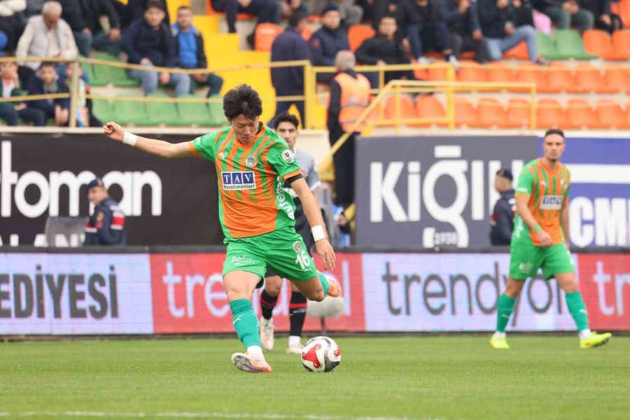 Trendyol Süper Lig: Corendon Alanyaspor: 1 - Fatih Karagümrük: 0 (ilk Yarı)